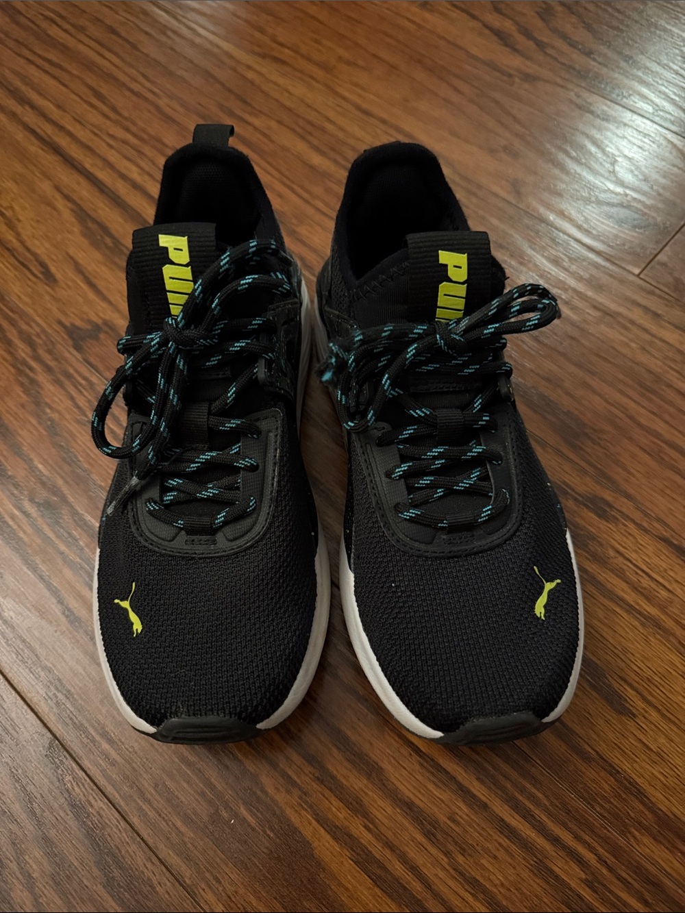 Boys Pumas US 4 EUC